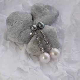 Серьги с 7 кастами с темным жемчугом d 10 мм. (2 пр.жемч.7,0; 2 пр.жемч.10,0; кр.фиан.2,5 -2; 2-4; 1,5-4 Ag 2,8 гр)