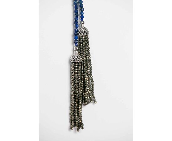 Сотуар из лазурита с двумя кистями из пирита